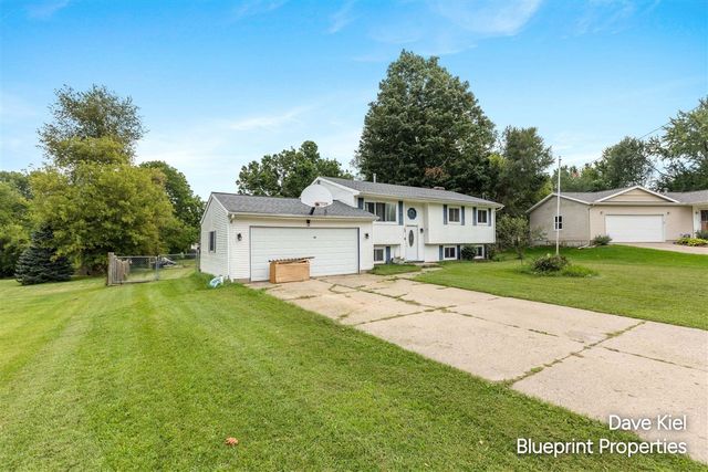 131 Manor Drive, Middleville, MI 49333