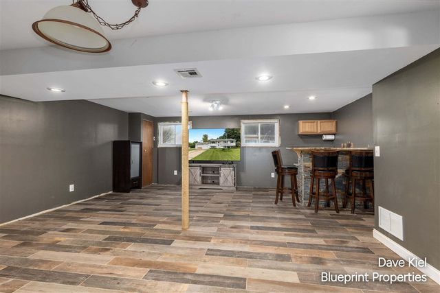131 Manor Drive, Middleville, MI 49333