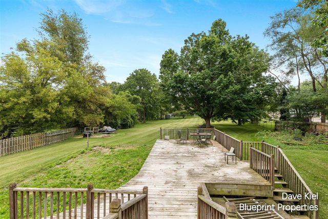 131 Manor Drive, Middleville, MI 49333