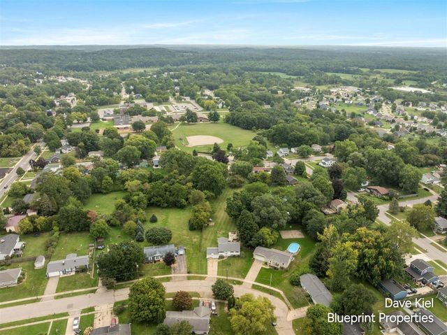 131 Manor Drive, Middleville, MI 49333
