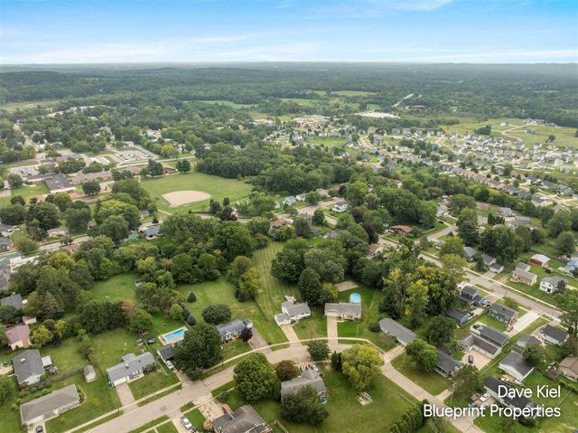131 Manor Drive, Middleville, MI 49333