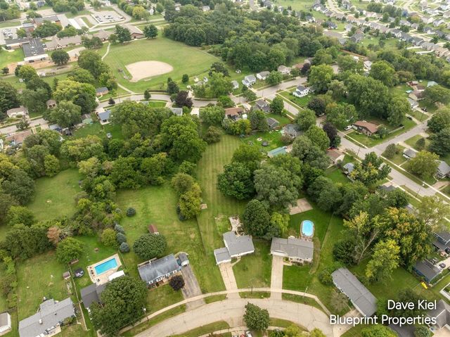 131 Manor Drive, Middleville, MI 49333