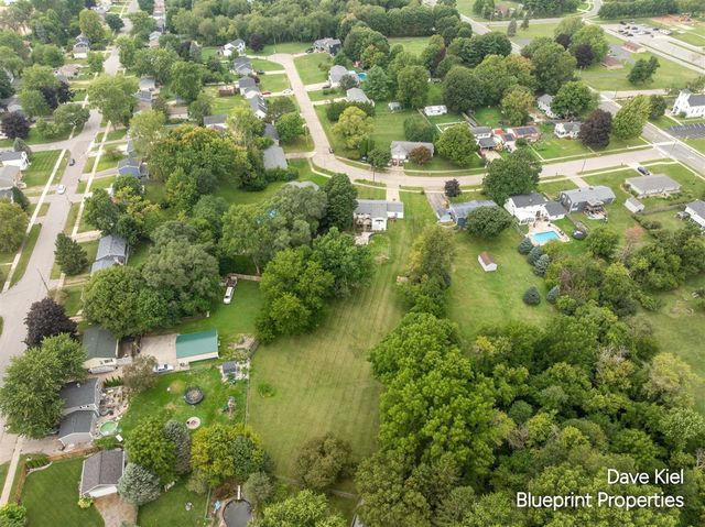 131 Manor Drive, Middleville, MI 49333