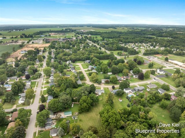 131 Manor Drive, Middleville, MI 49333