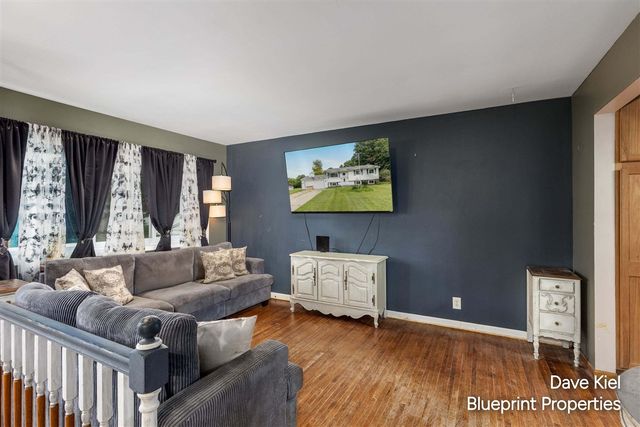 131 Manor Drive, Middleville, MI 49333