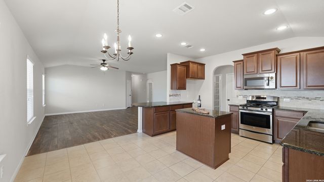 301 Creekview Way, New Braunfels, TX 78130