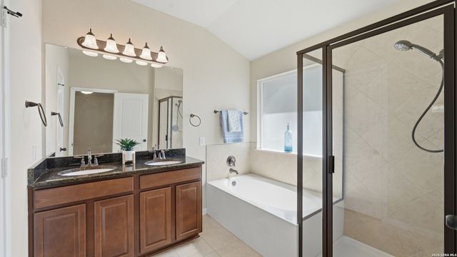 301 Creekview Way, New Braunfels, TX 78130