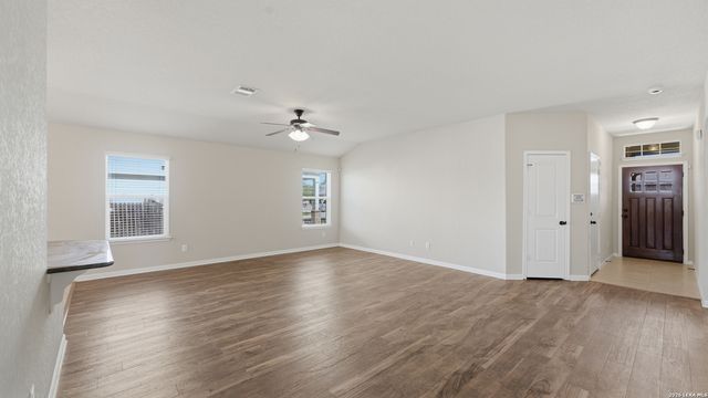 301 Creekview Way, New Braunfels, TX 78130