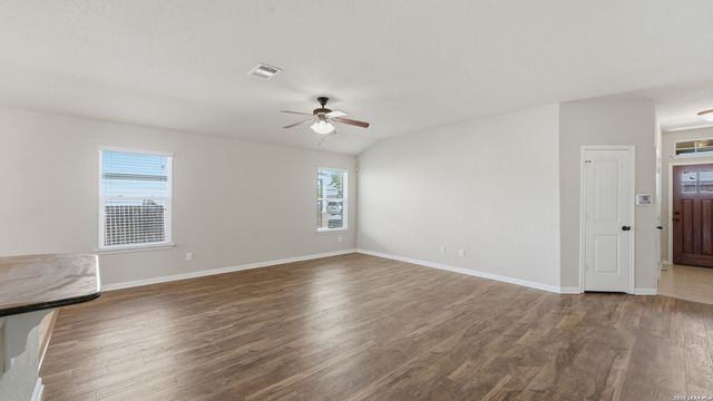 301 Creekview Way, New Braunfels, TX 78130