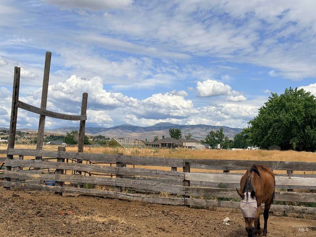 400 W Beacon Light Rd, Eagle, ID 83616
