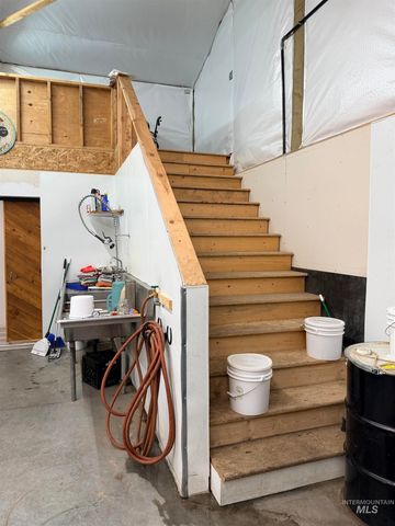 400 W Beacon Light Rd, Eagle, ID 83616