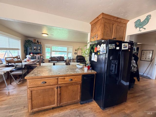 400 W Beacon Light Rd, Eagle, ID 83616
