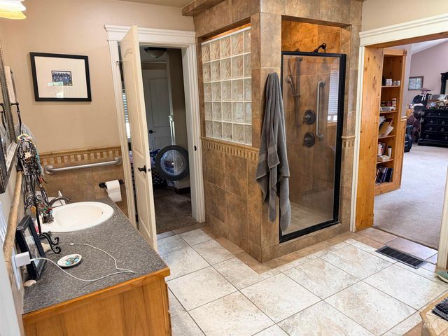 400 W Beacon Light Rd, Eagle, ID 83616