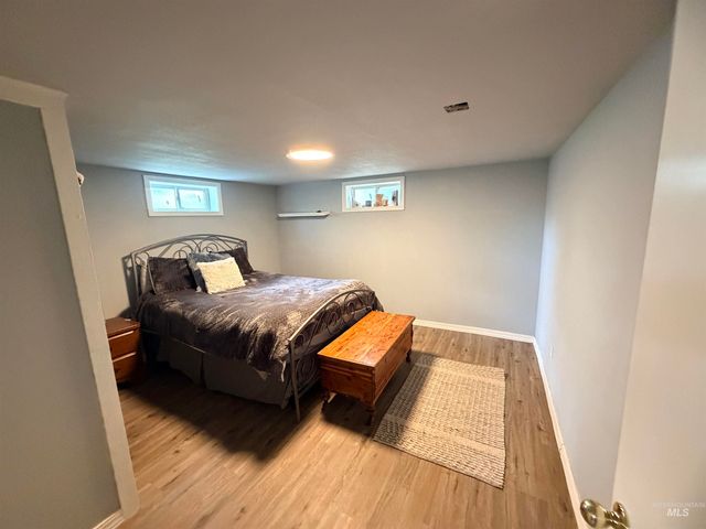 400 W Beacon Light Rd, Eagle, ID 83616