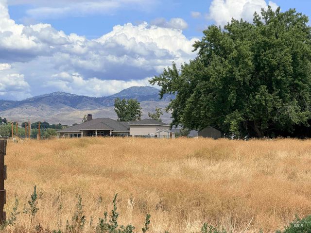 400 W Beacon Light Rd, Eagle, ID 83616