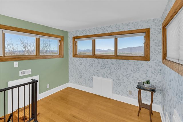 420 Packs Mountain Ridge Road, Taylors, SC 29687