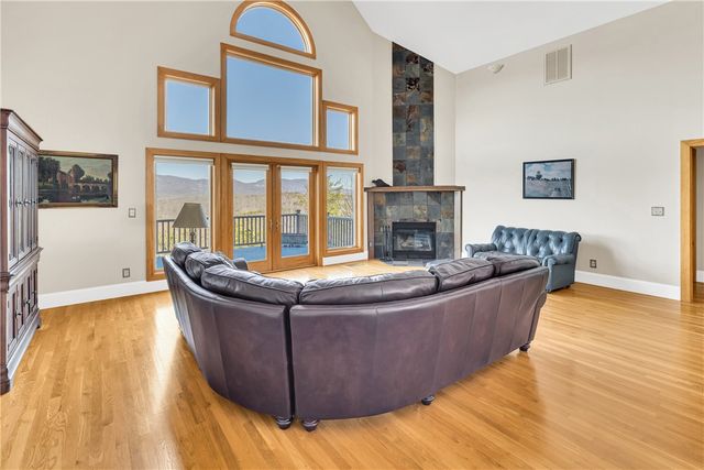 420 Packs Mountain Ridge Road, Taylors, SC 29687