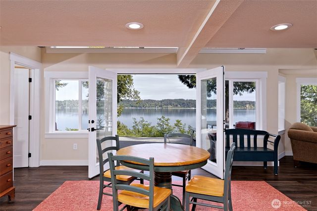 187 E Vineyard Crest Road, Grapeview, WA 98546