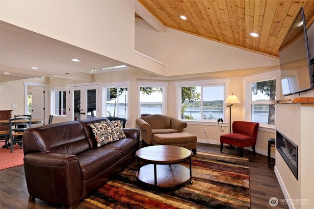 187 E Vineyard Crest Road, Grapeview, WA 98546