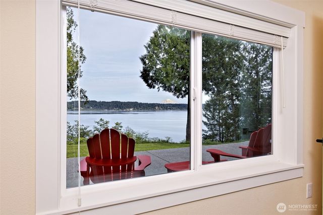 187 E Vineyard Crest Road, Grapeview, WA 98546