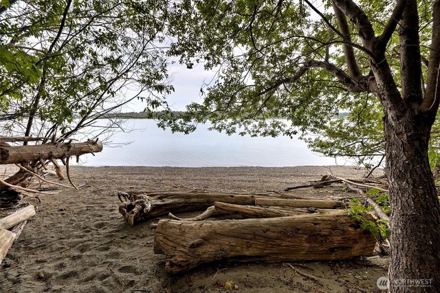 187 E Vineyard Crest Road, Grapeview, WA 98546