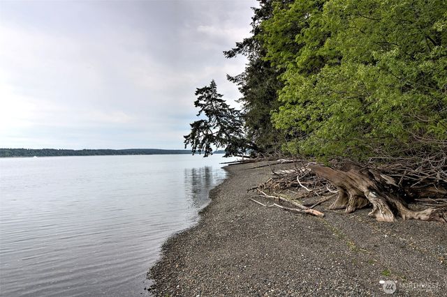 187 E Vineyard Crest Road, Grapeview, WA 98546