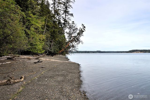 187 E Vineyard Crest Road, Grapeview, WA 98546