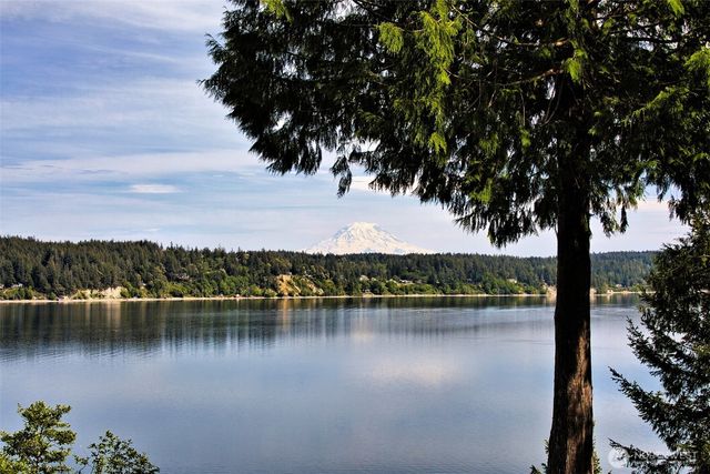 187 E Vineyard Crest Road, Grapeview, WA 98546