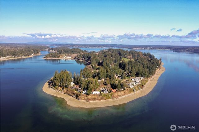 187 E Vineyard Crest Road, Grapeview, WA 98546