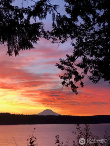 187 E Vineyard Crest Road, Grapeview, WA 98546