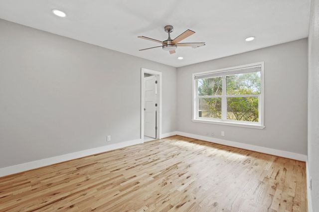 5451 Redstart Street, Houston, TX 77096
