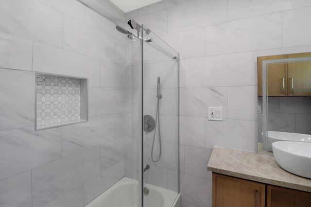 5451 Redstart Street, Houston, TX 77096