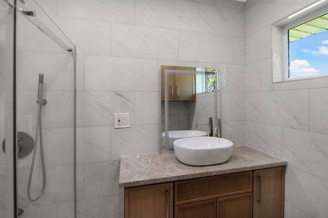 5451 Redstart Street, Houston, TX 77096