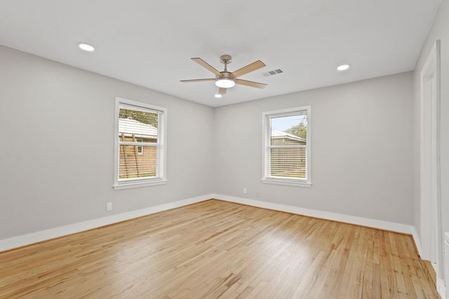 5451 Redstart Street, Houston, TX 77096