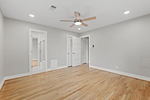 5451 Redstart Street, Houston, TX 77096