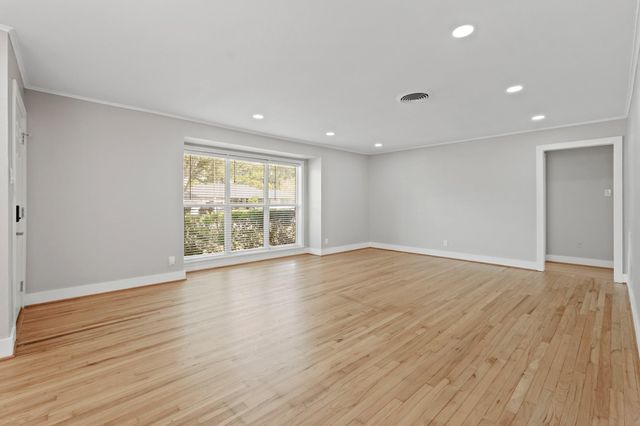 5451 Redstart Street, Houston, TX 77096