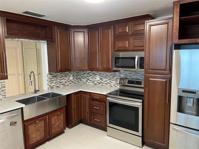 7022 Edgemere Ter, Palm Beach Gardens, FL 33410