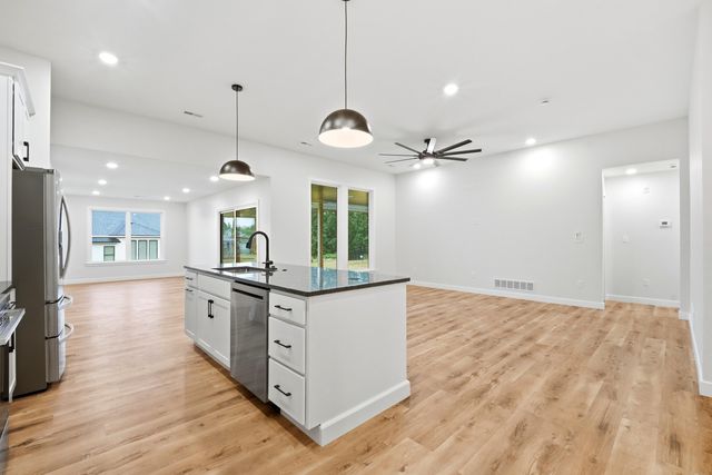 14671 WELLSTEAD DR, Hallsville, MO 65255