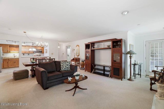 8605 Shelbyville Rd 125, Louisville, KY 40222