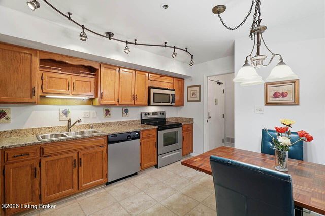 8605 Shelbyville Rd 125, Louisville, KY 40222