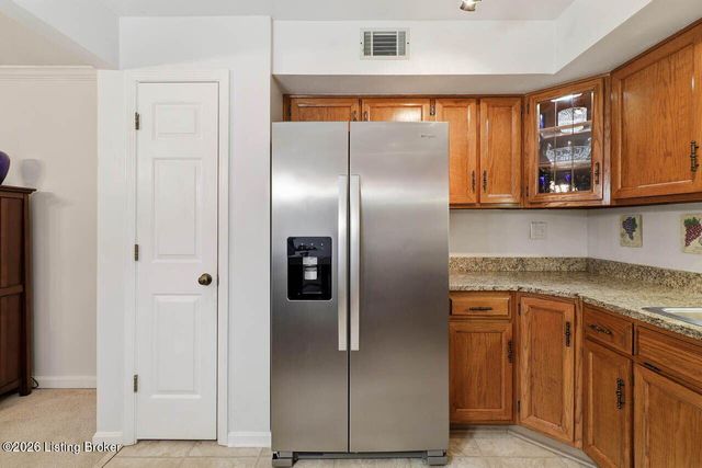 8605 Shelbyville Rd 125, Louisville, KY 40222