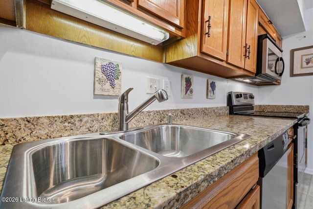 8605 Shelbyville Rd 125, Louisville, KY 40222