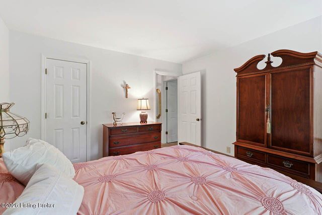 8605 Shelbyville Rd 125, Louisville, KY 40222
