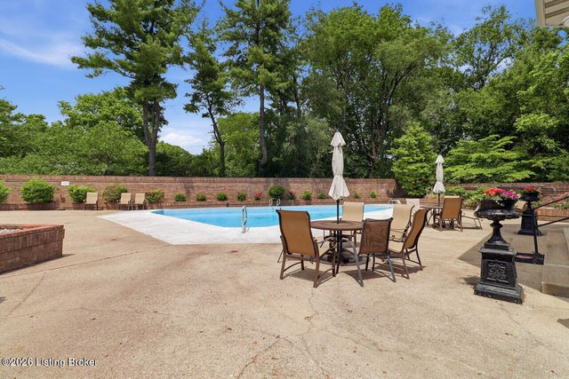 8605 Shelbyville Rd 125, Louisville, KY 40222