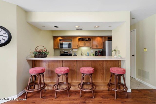 8605 Shelbyville Rd 125, Louisville, KY 40222