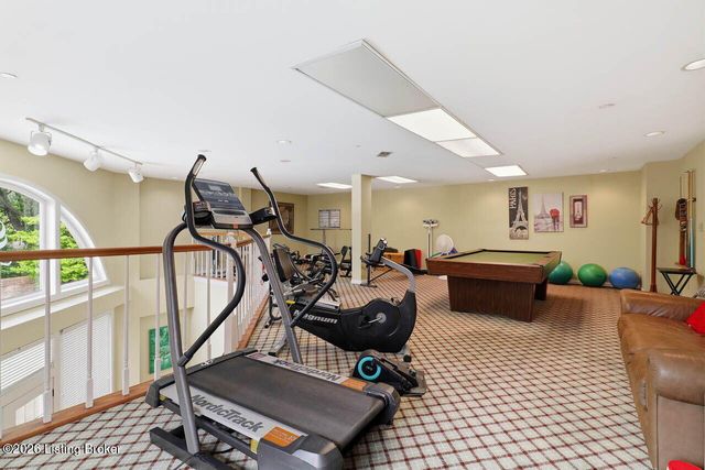 8605 Shelbyville Rd 125, Louisville, KY 40222