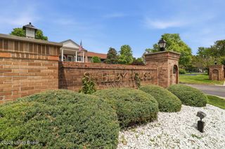 8605 Shelbyville Rd 125, Louisville, KY 40222
