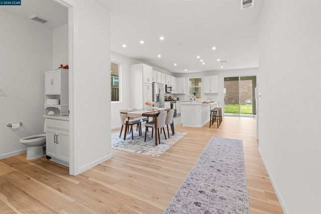 953 Arneis Ave, Manteca, CA 95337