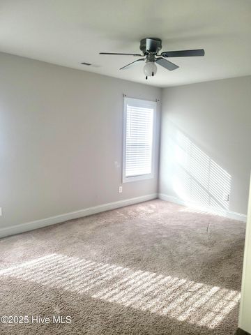 521 Flip Flop Lane, Grimesland, NC 27837