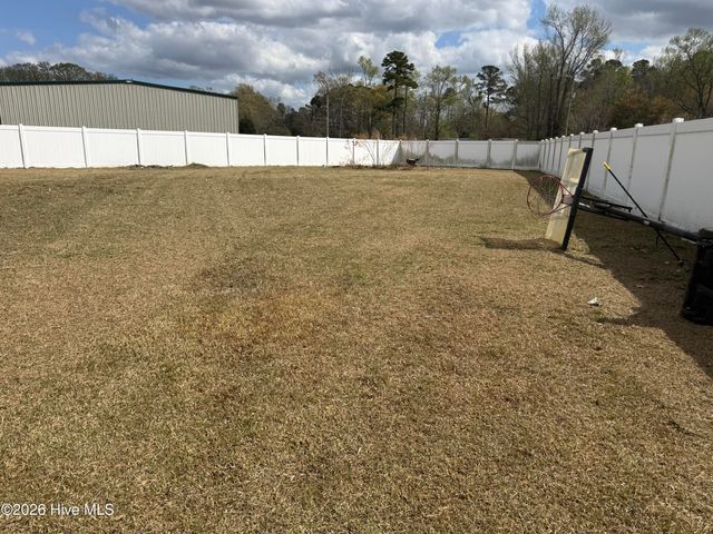 521 Flip Flop Lane, Grimesland, NC 27837